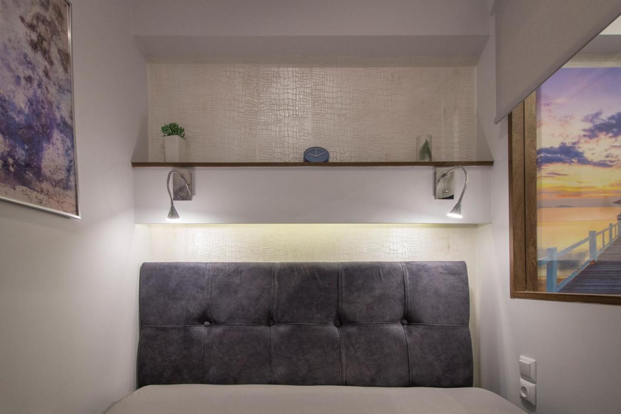 G.douglas Diamond Apartment *