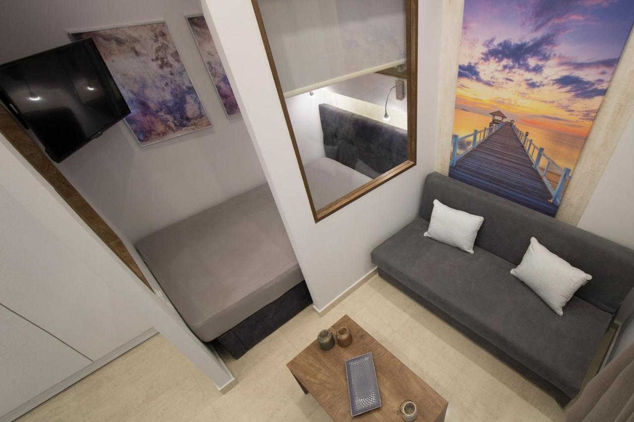 Apartment G.douglas Diamond
