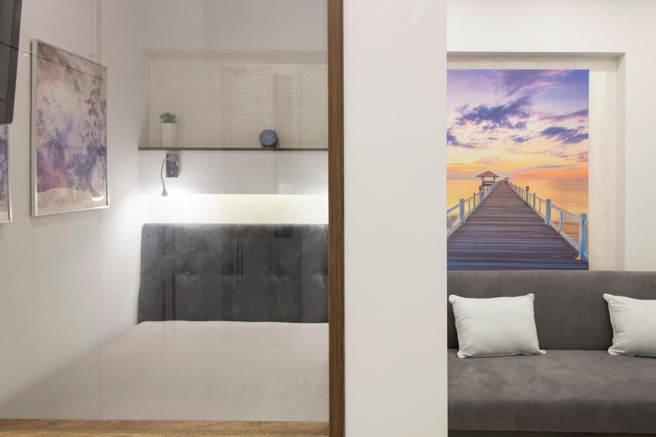 Apartment G.douglas Diamond *