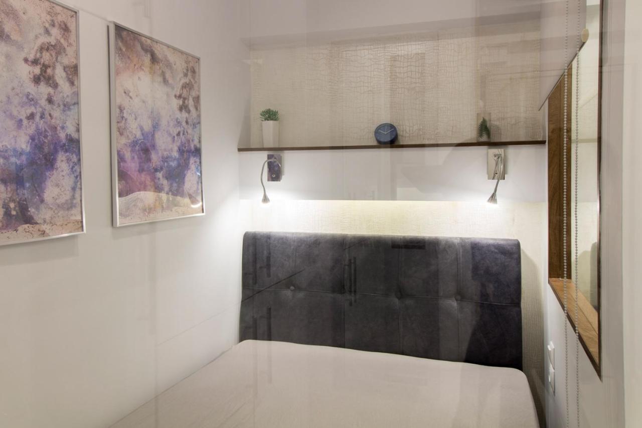 G.douglas Diamond Apartment